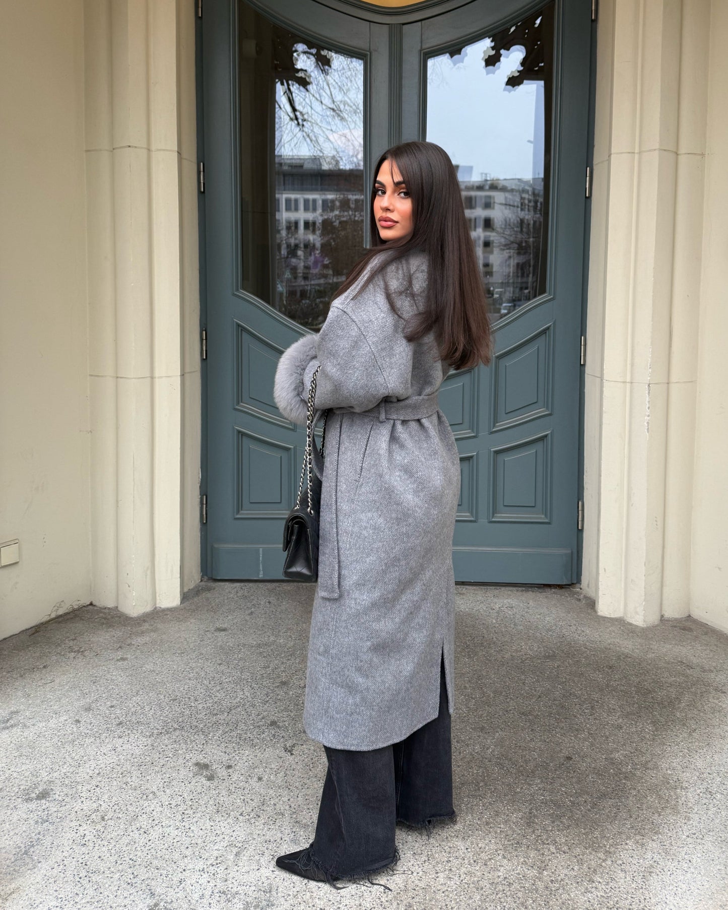 AURA Fox Coat Grey